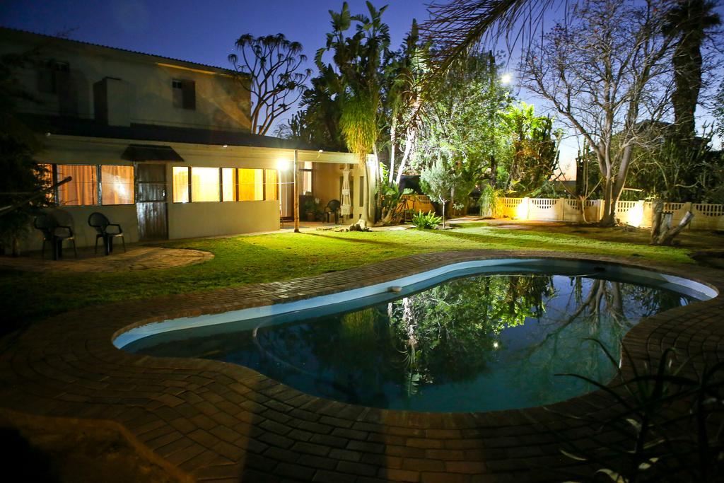 Oudtshoorn Homestay Accommodation Экстерьер фото