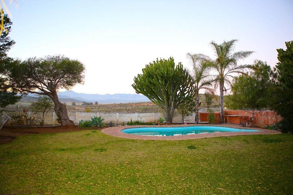 Oudtshoorn Homestay Accommodation Экстерьер фото
