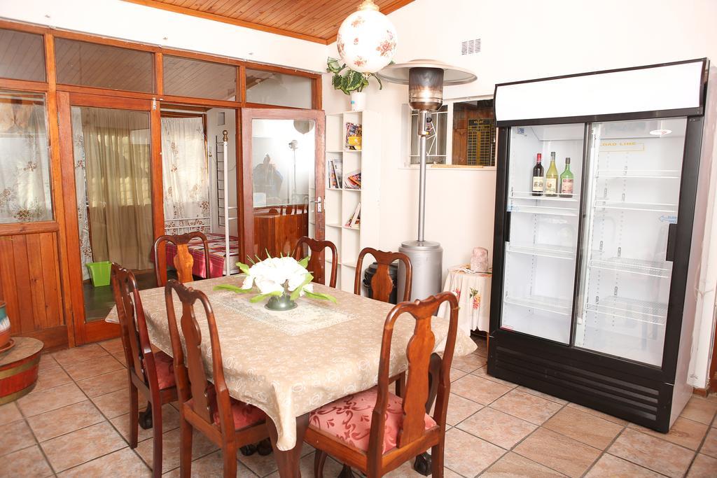 Oudtshoorn Homestay Accommodation Экстерьер фото