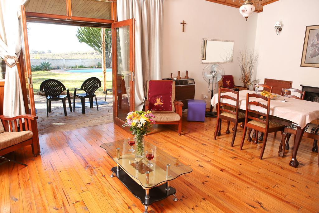 Oudtshoorn Homestay Accommodation Экстерьер фото